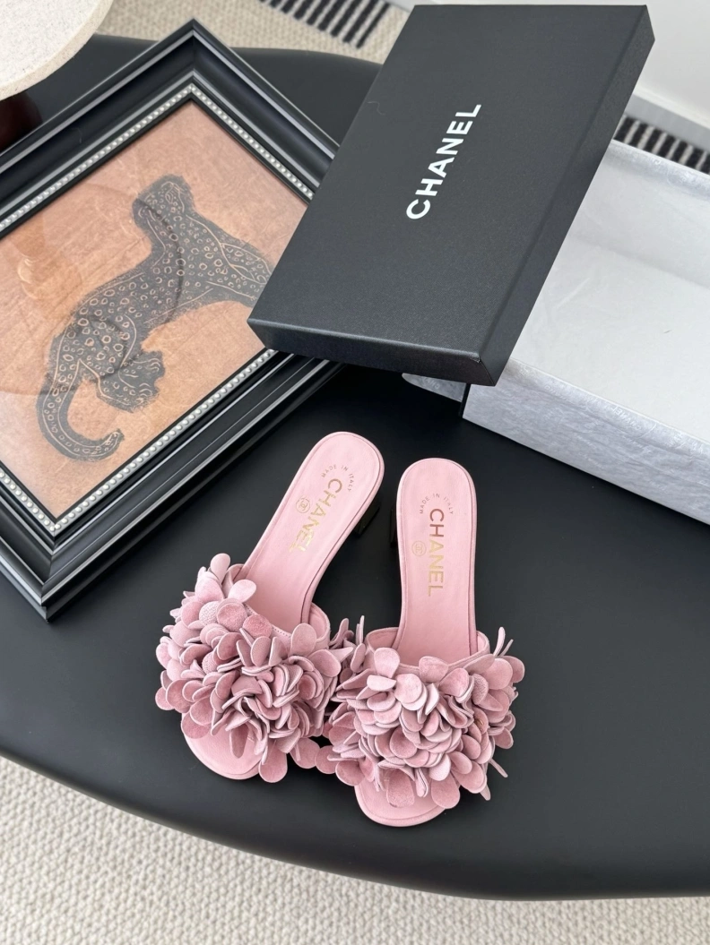 Durable Chxnxl Slippers 119803