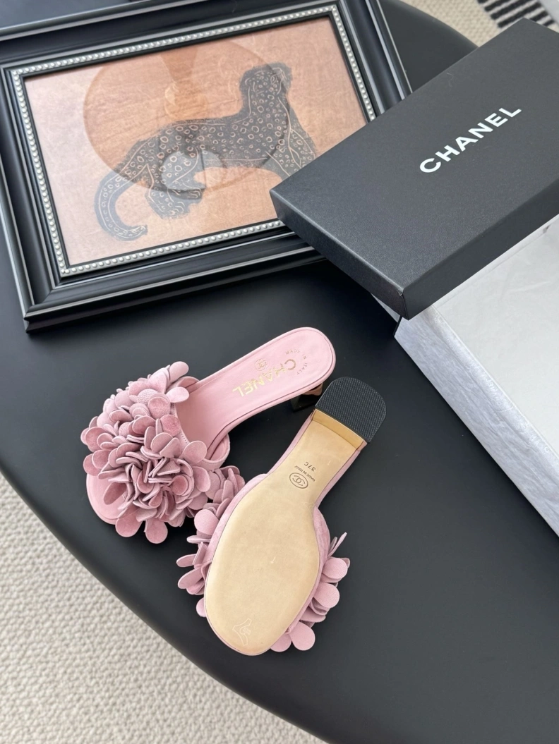 Durable Chxnxl Slippers 119803