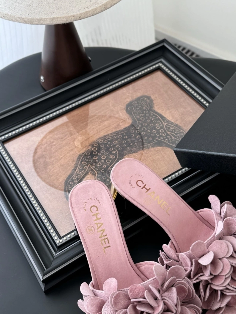 Durable Chxnxl Slippers 119803