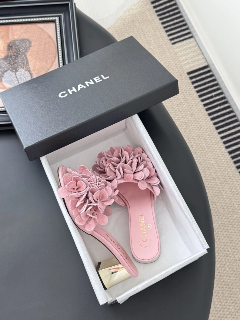 Durable Chxnxl Slippers 119803