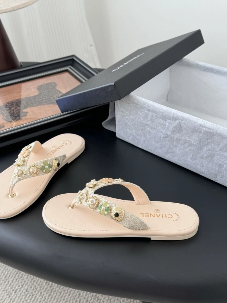 GoodFit Chxnxl Slippers 119789