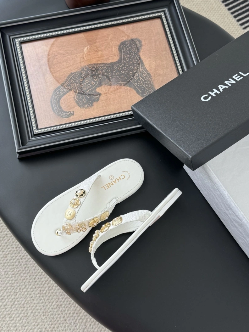 Stylish Chxnxl Slippers 119792