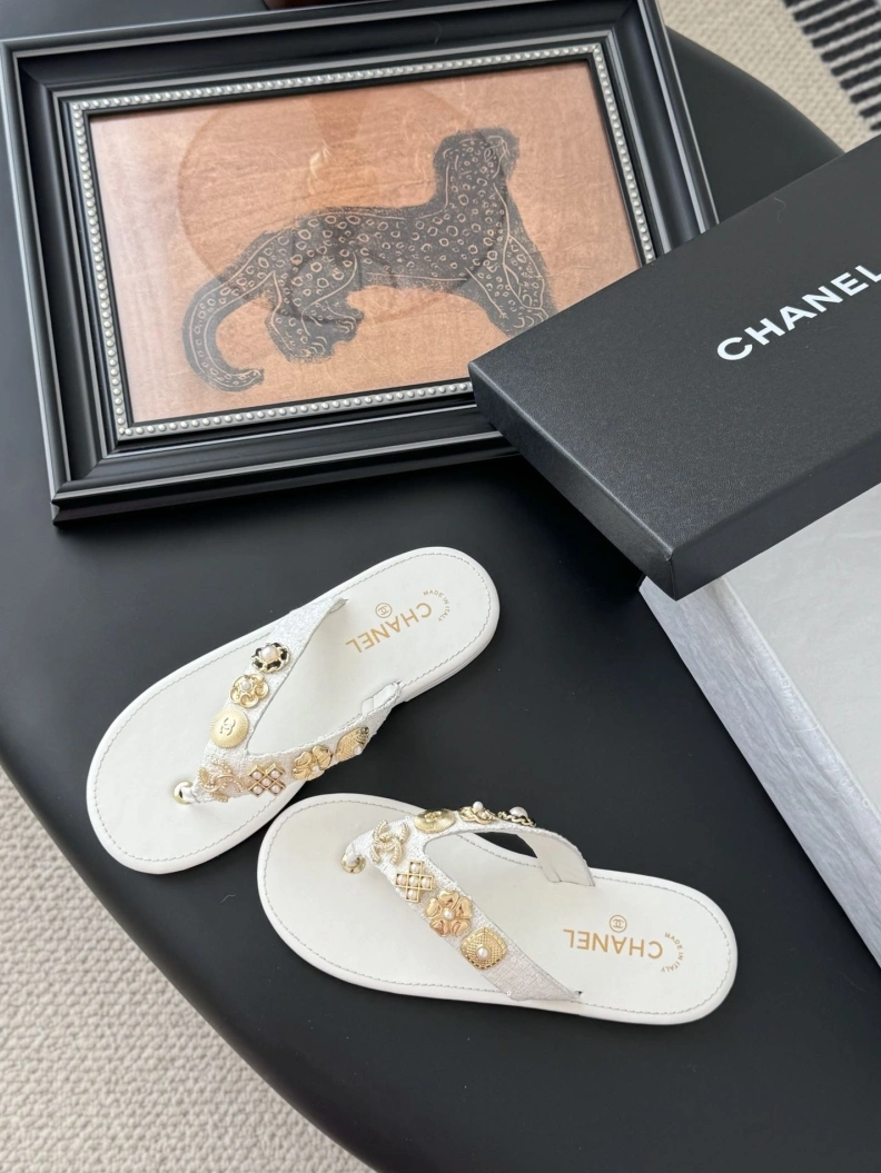 Stylish Chxnxl Slippers 119792