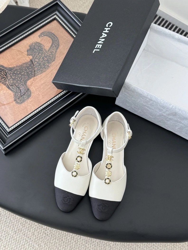 Classic Chxnxl Sandals 120326