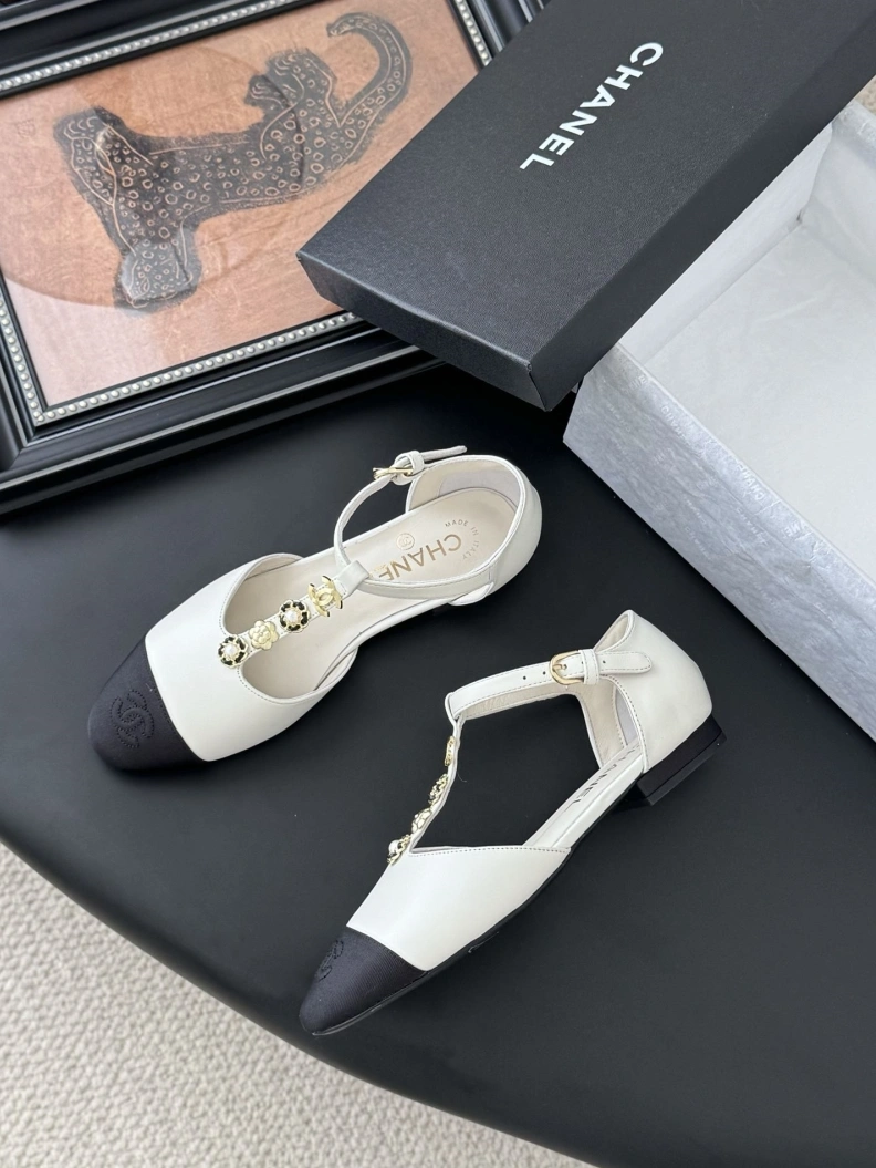 Classic Chxnxl Sandals 120326