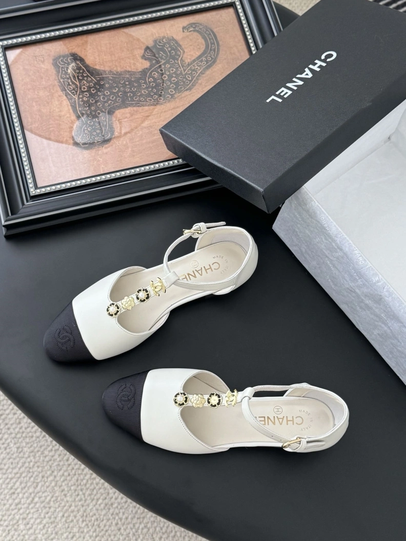 Classic Chxnxl Sandals 120326