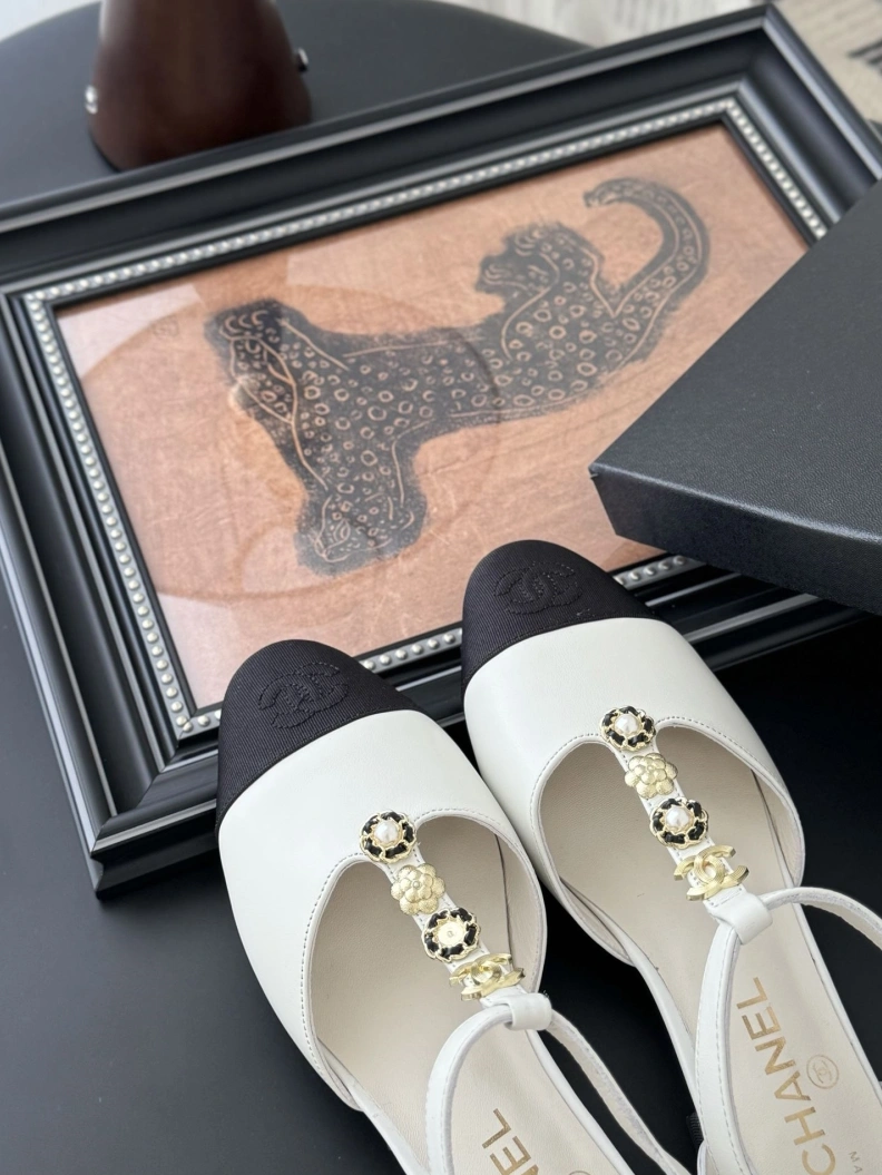 Classic Chxnxl Sandals 120326