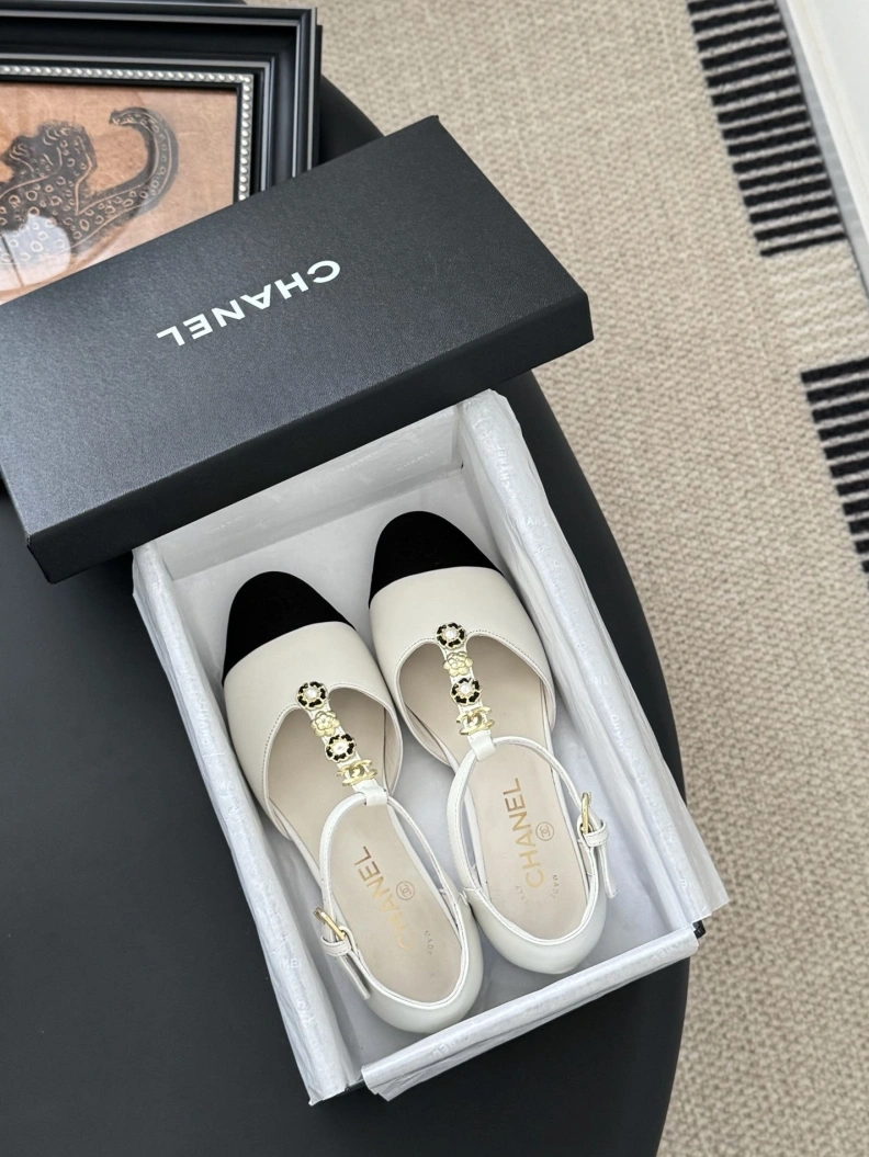Classic Chxnxl Sandals 120326