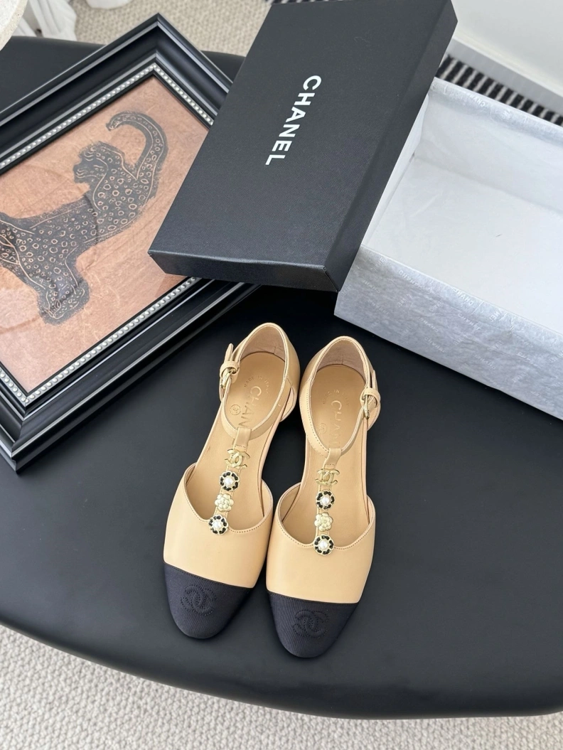 Efficient Chxnxl Sandals 120323