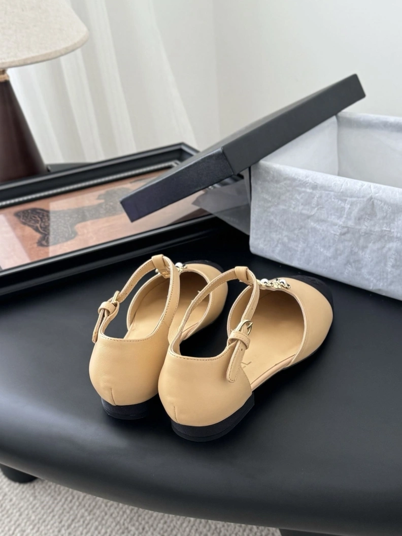 Efficient Chxnxl Sandals 120323