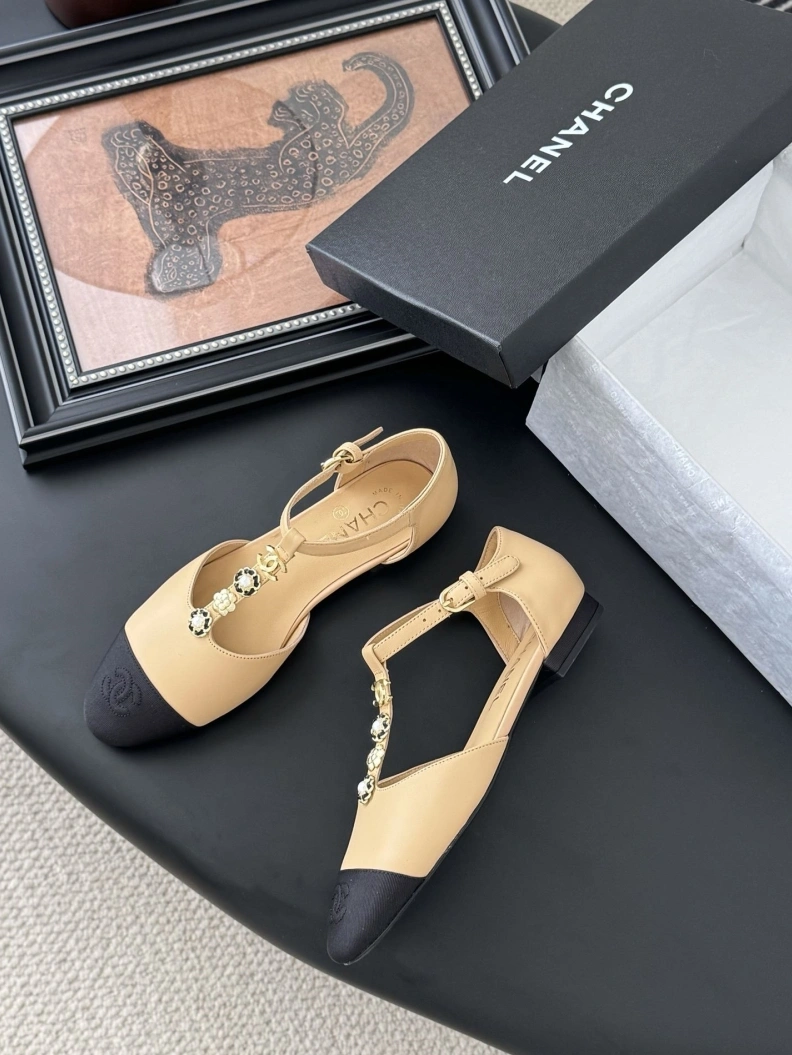 Efficient Chxnxl Sandals 120323