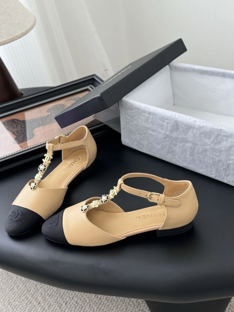 Efficient Chxnxl Sandals 120323