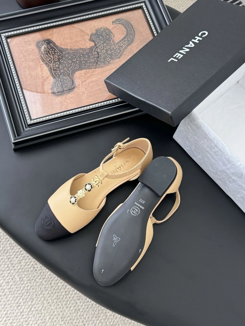 Efficient Chxnxl Sandals 120323