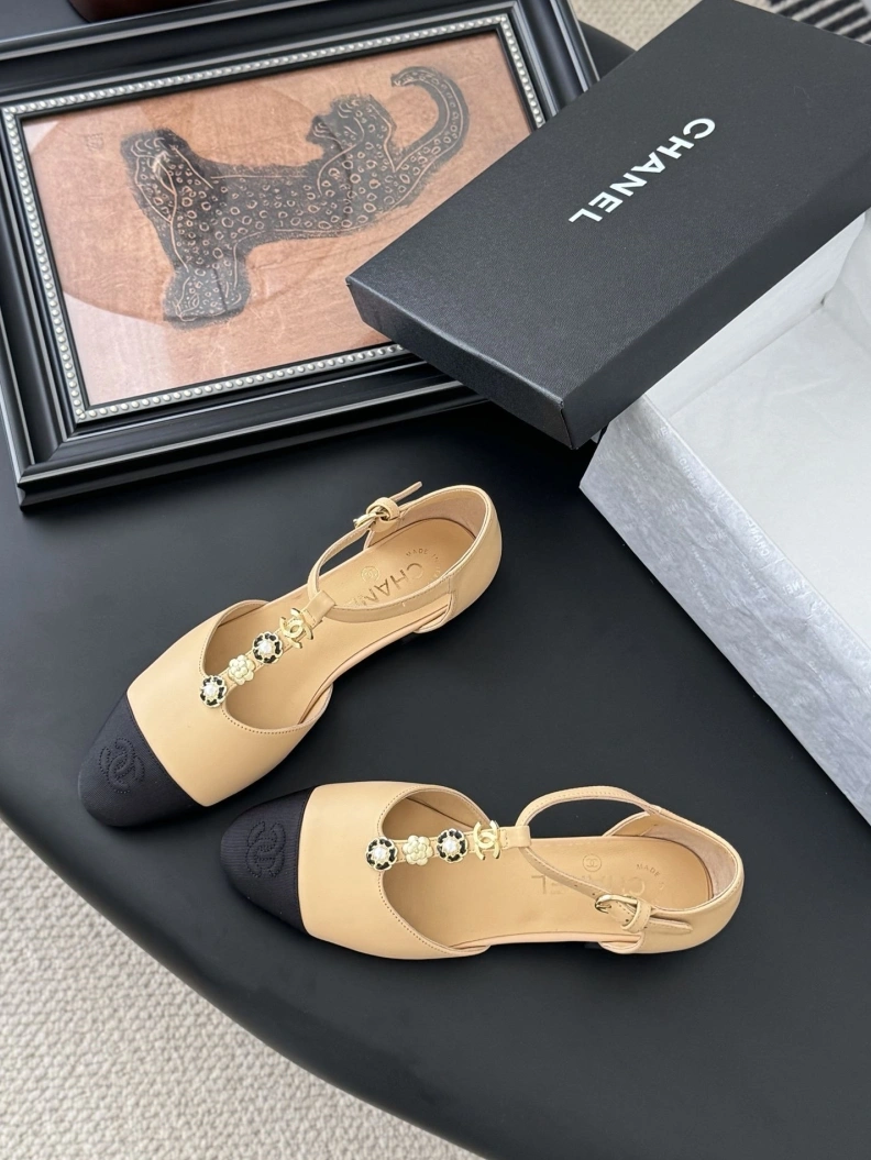 Efficient Chxnxl Sandals 120323