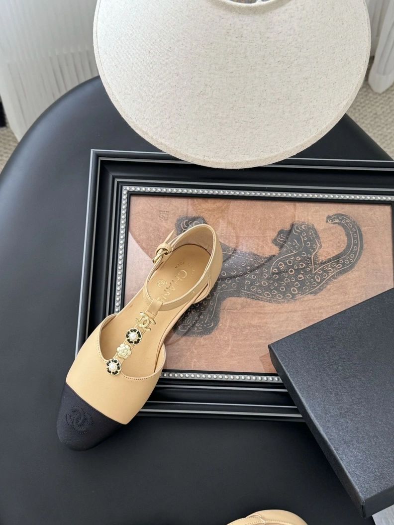Efficient Chxnxl Sandals 120323