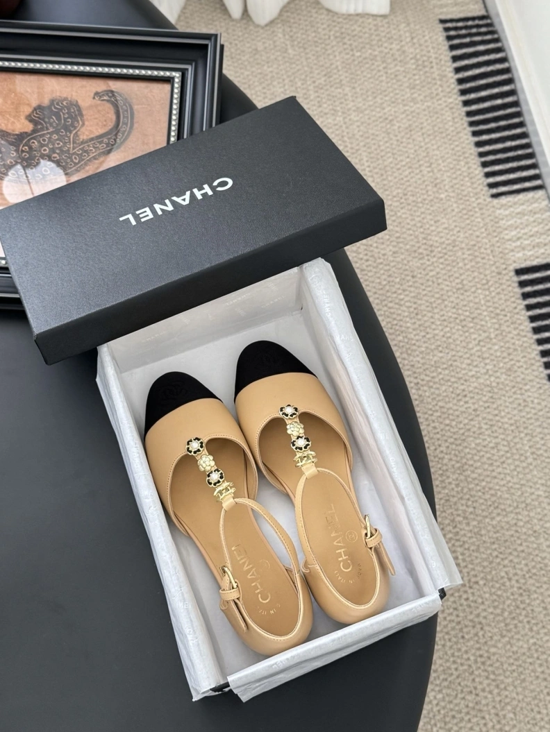 Efficient Chxnxl Sandals 120323