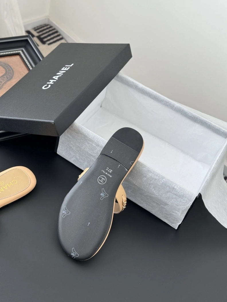 Vibrant Chxnxl Sandals 120322