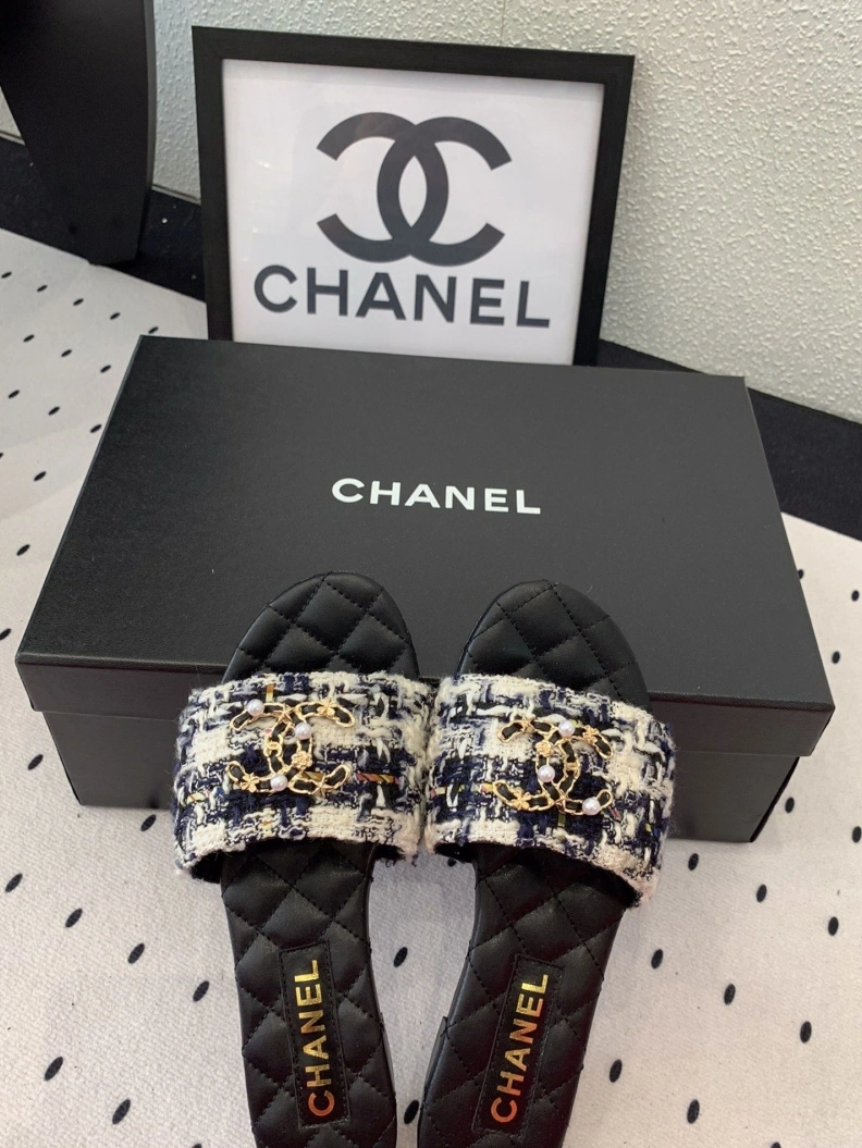 Durable Chxnxl Slippers 119780