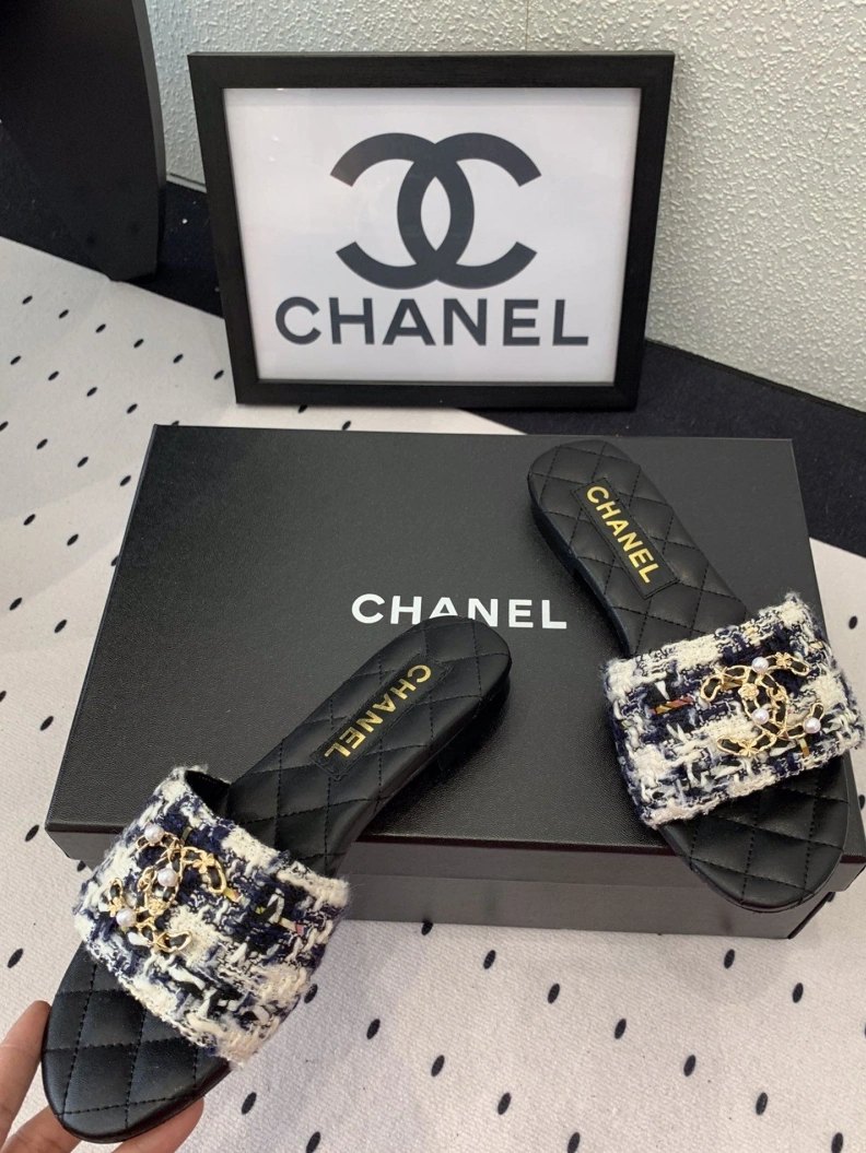 Durable Chxnxl Slippers 119780