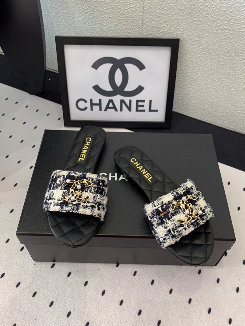 Durable Chxnxl Slippers 119780