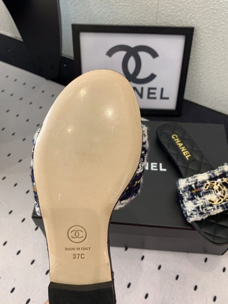 Durable Chxnxl Slippers 119780