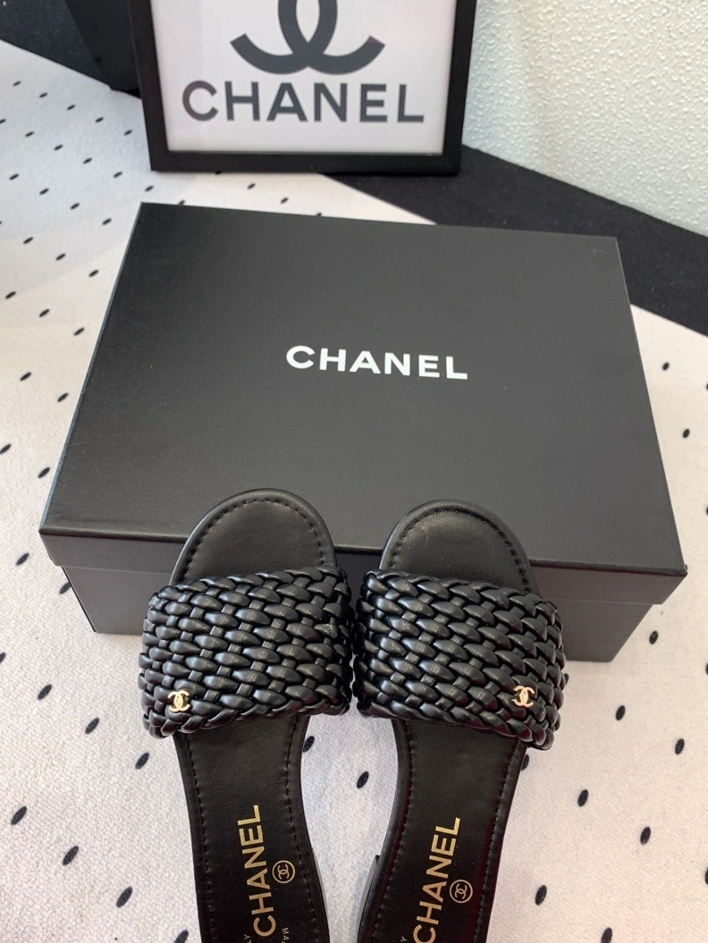 Efficient Chxnxl Slippers 119782