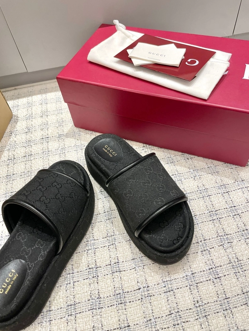 Bold Gxccx Slippers 157341