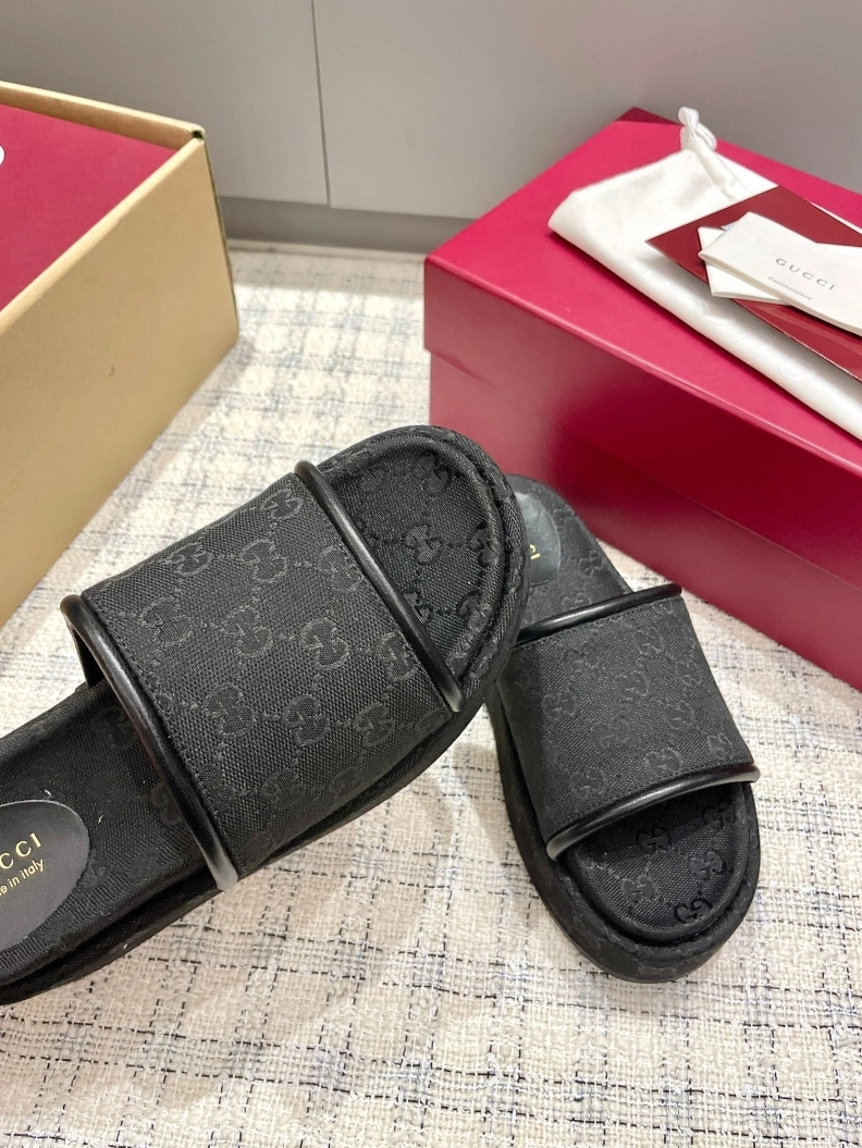 Bold Gxccx Slippers 157341