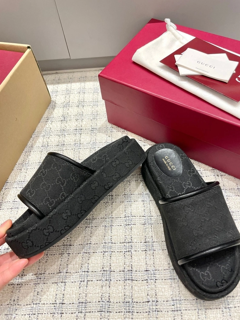 Bold Gxccx Slippers 157341