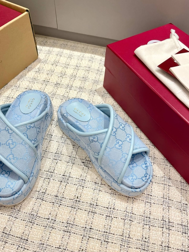 Resilient Gxccx Slippers 157329