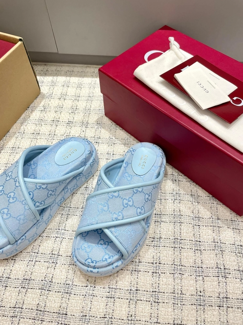 Resilient Gxccx Slippers 157329