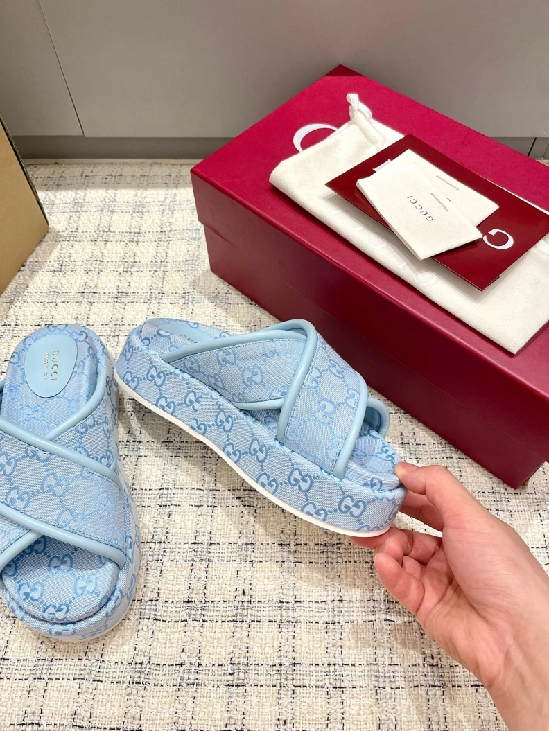 Resilient Gxccx Slippers 157329