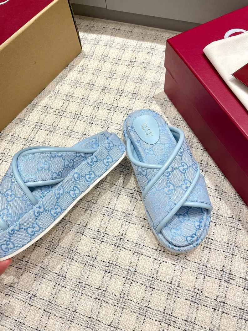 Resilient Gxccx Slippers 157329