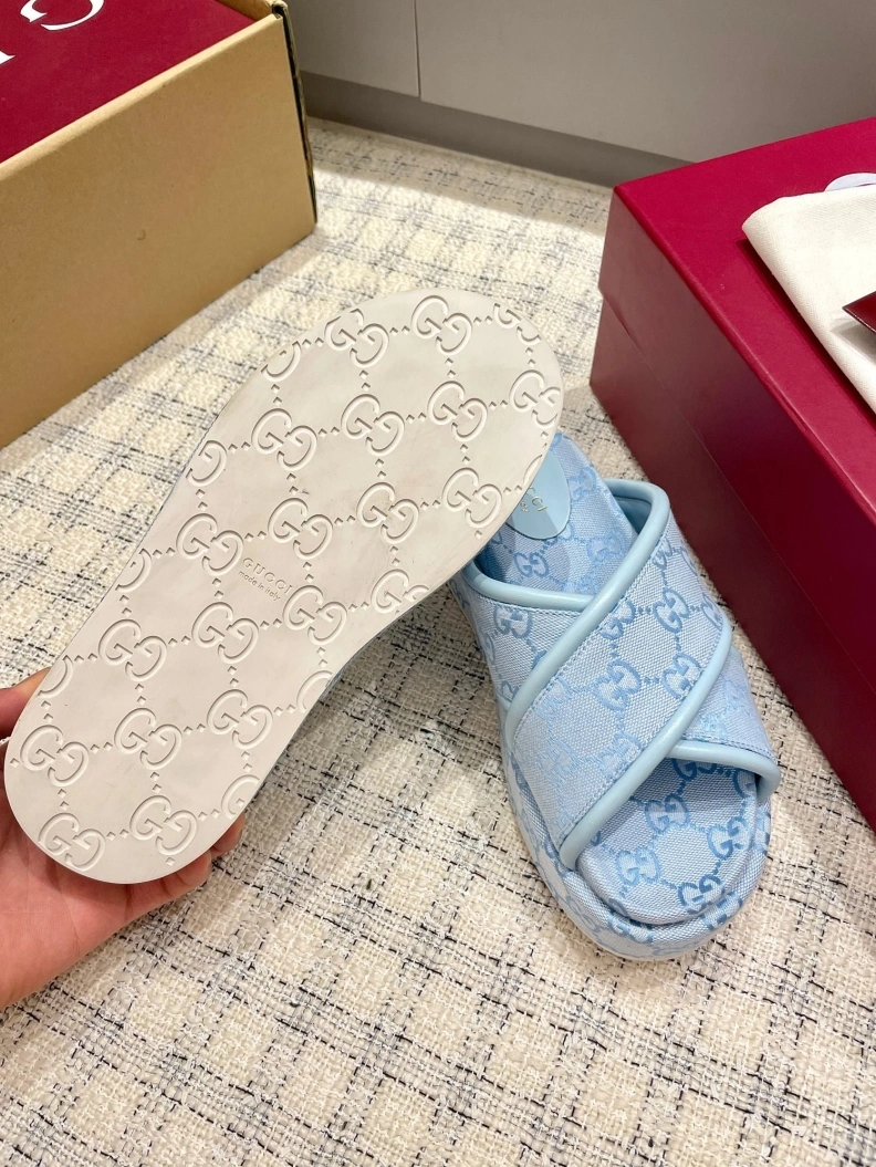 Resilient Gxccx Slippers 157329