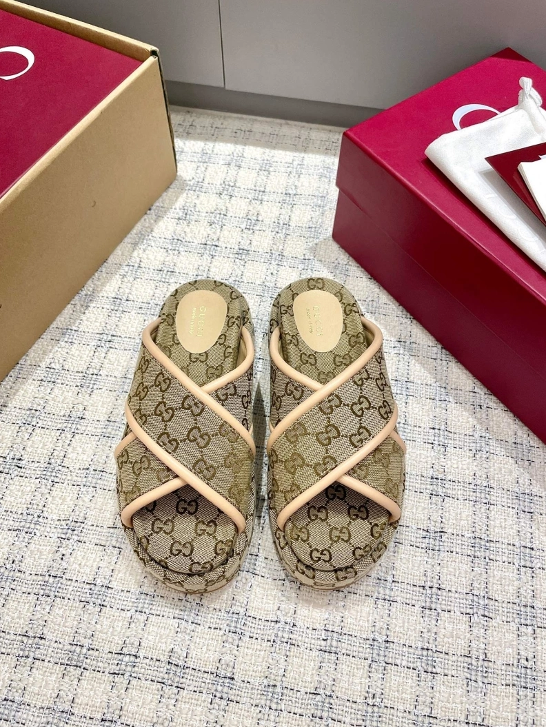 WellDesigned Gxccx Slippers 157334