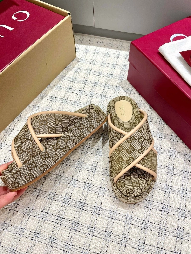 WellDesigned Gxccx Slippers 157334