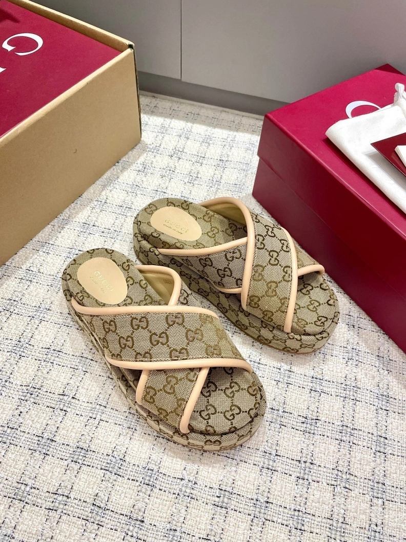 WellDesigned Gxccx Slippers 157334