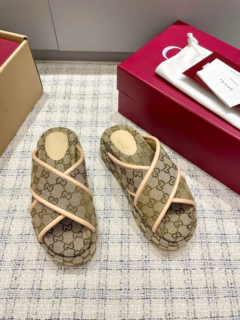 WellDesigned Gxccx Slippers 157334