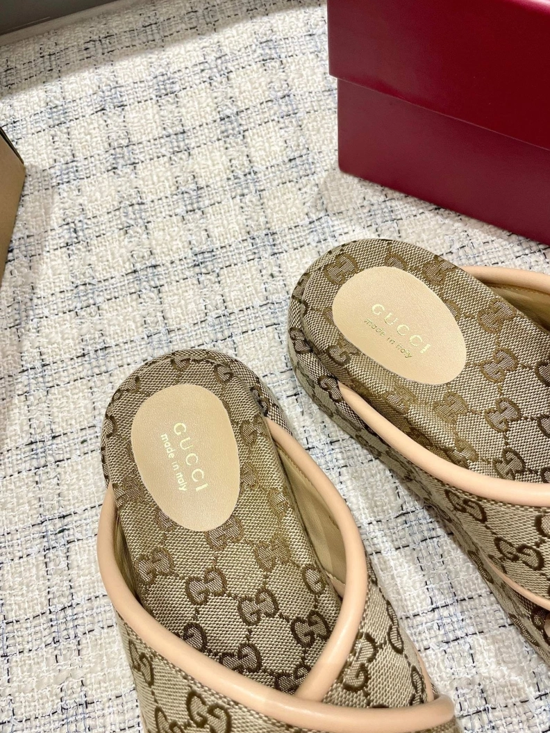WellDesigned Gxccx Slippers 157334