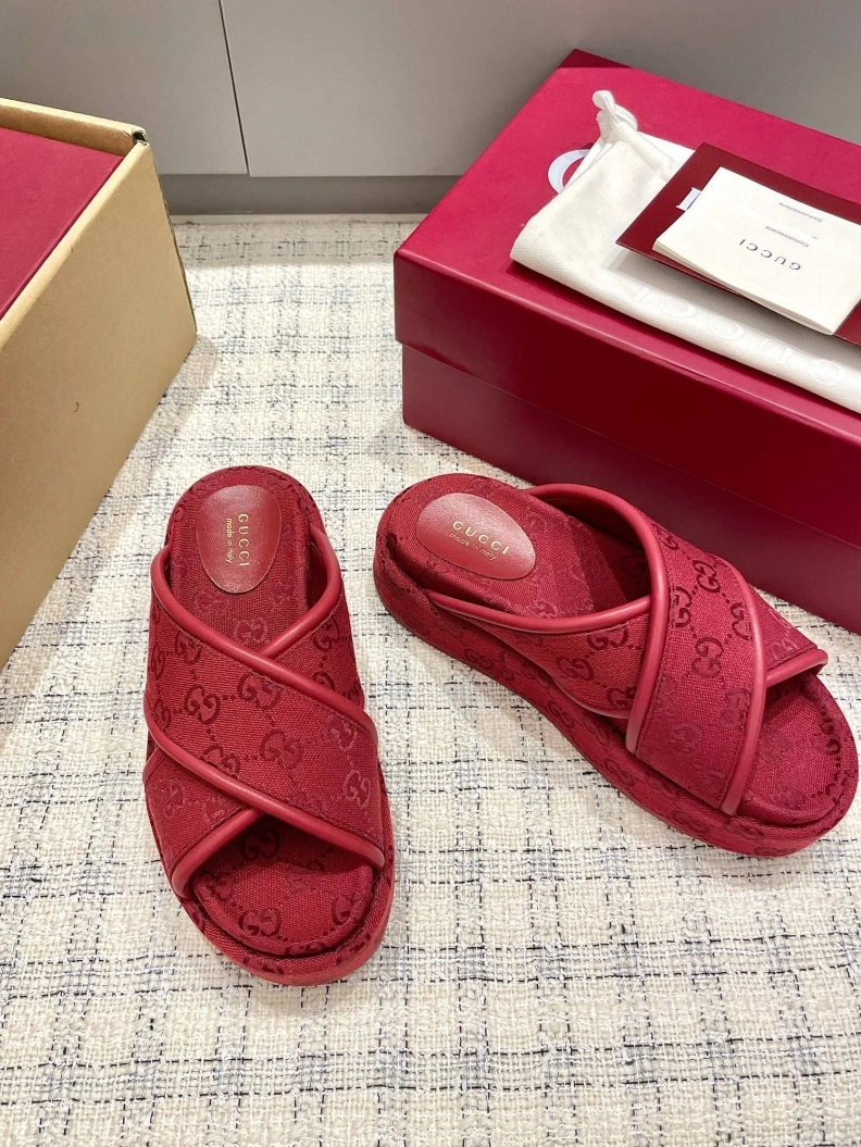 Gxccx Slippers Practical 157336