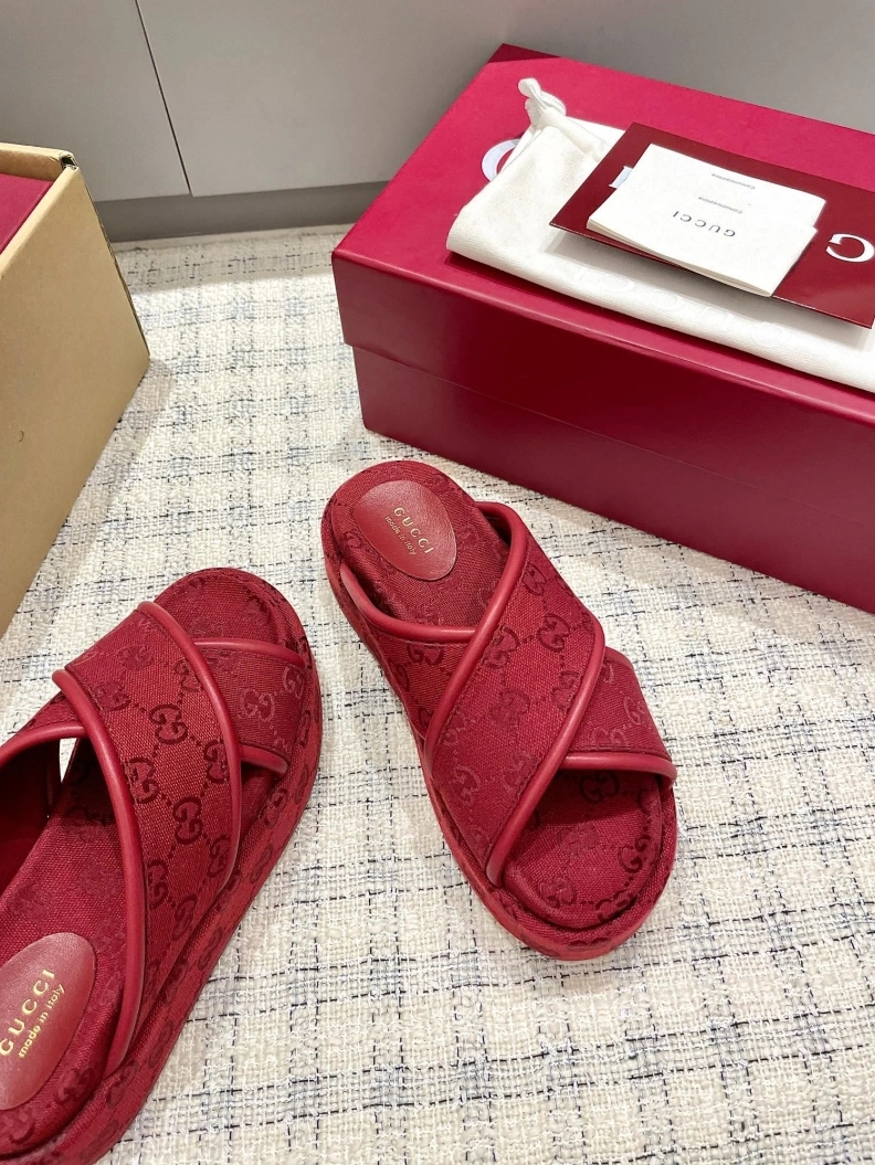 Gxccx Slippers Practical 157336