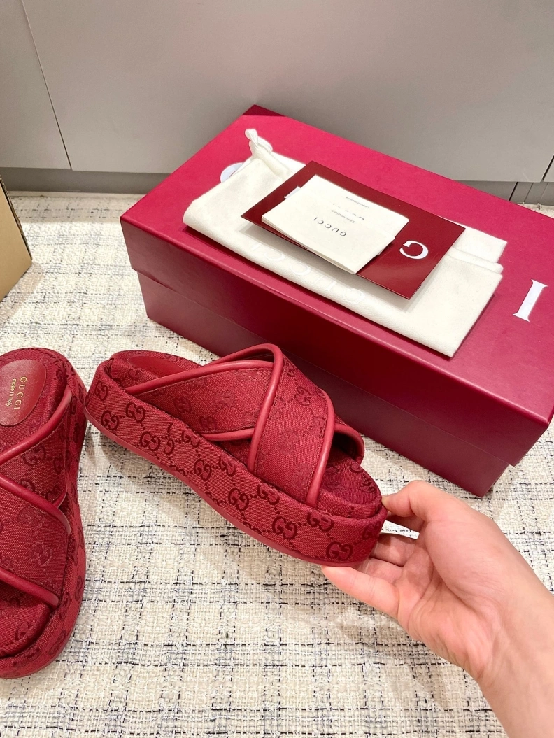 Gxccx Slippers Practical 157336