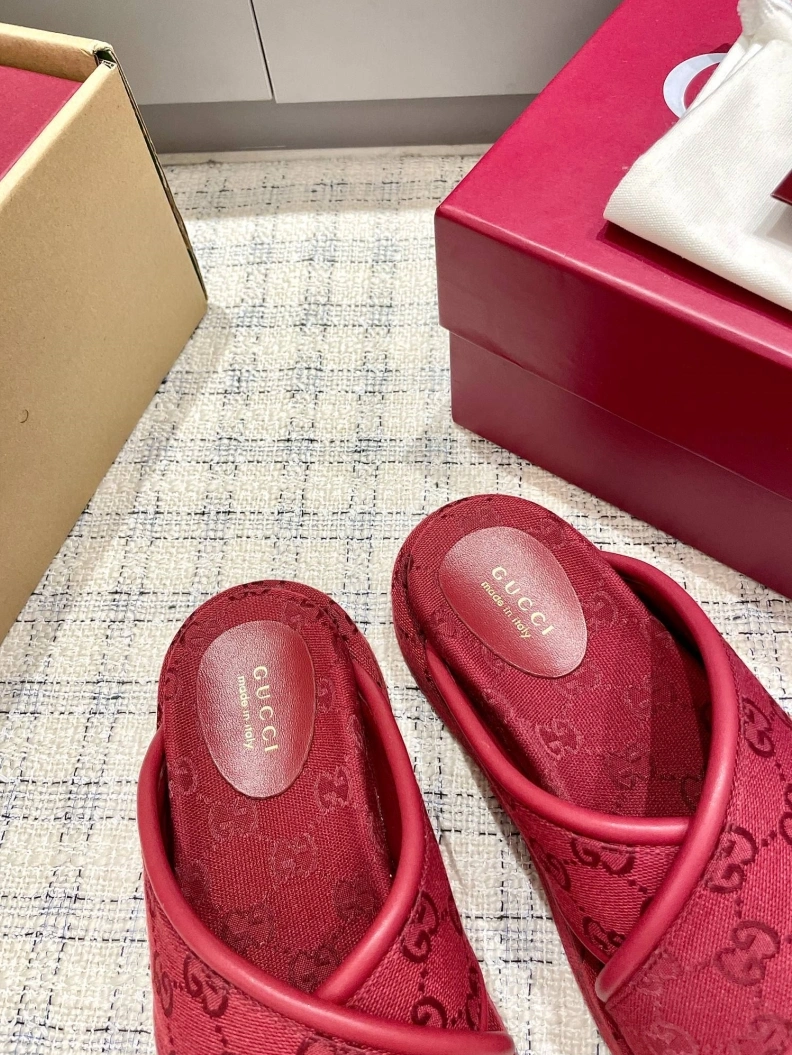 Gxccx Slippers Practical 157336