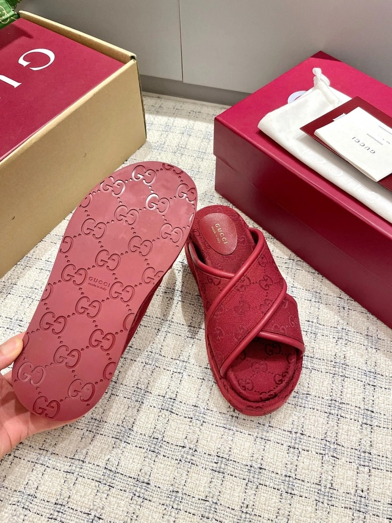 Gxccx Slippers Practical 157336