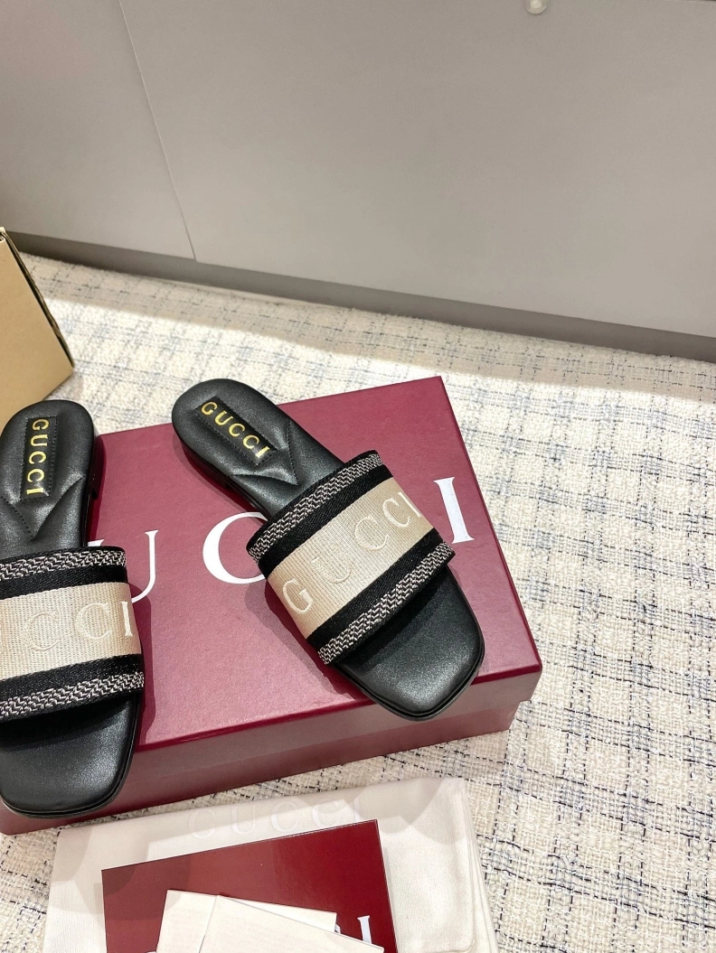 Reliable Gxccx Slippers 157357