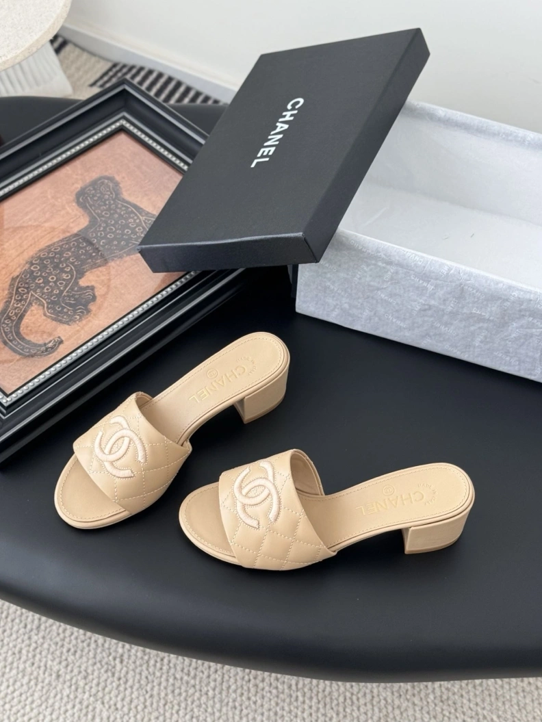 Bold Chxnxl Slippers 119769