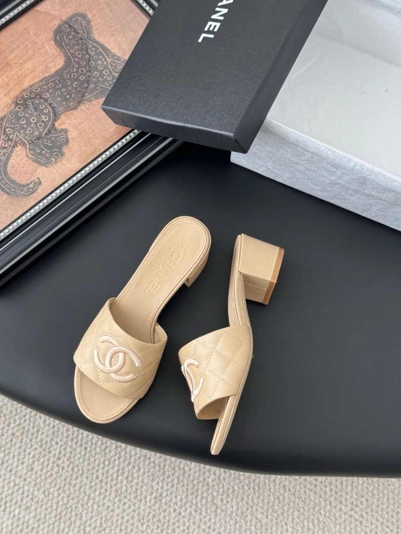 Bold Chxnxl Slippers 119769