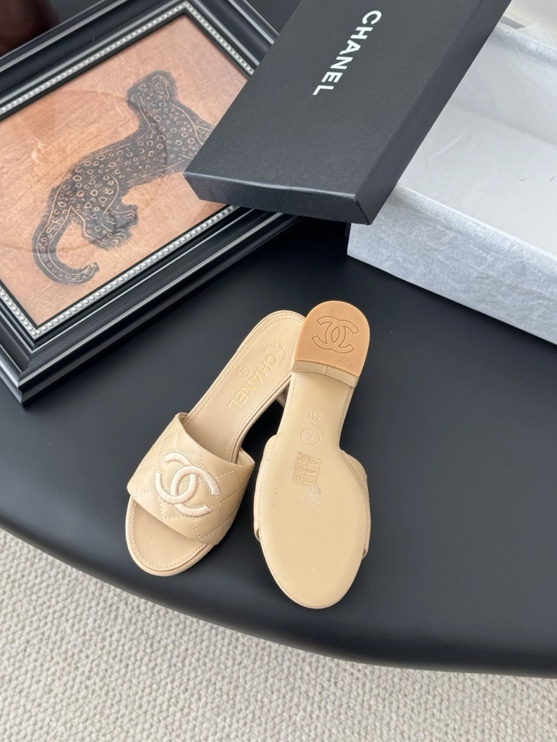 Bold Chxnxl Slippers 119769