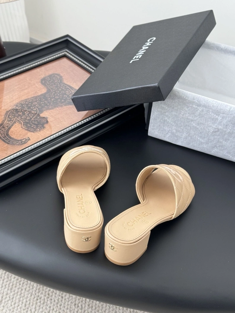 Bold Chxnxl Slippers 119769