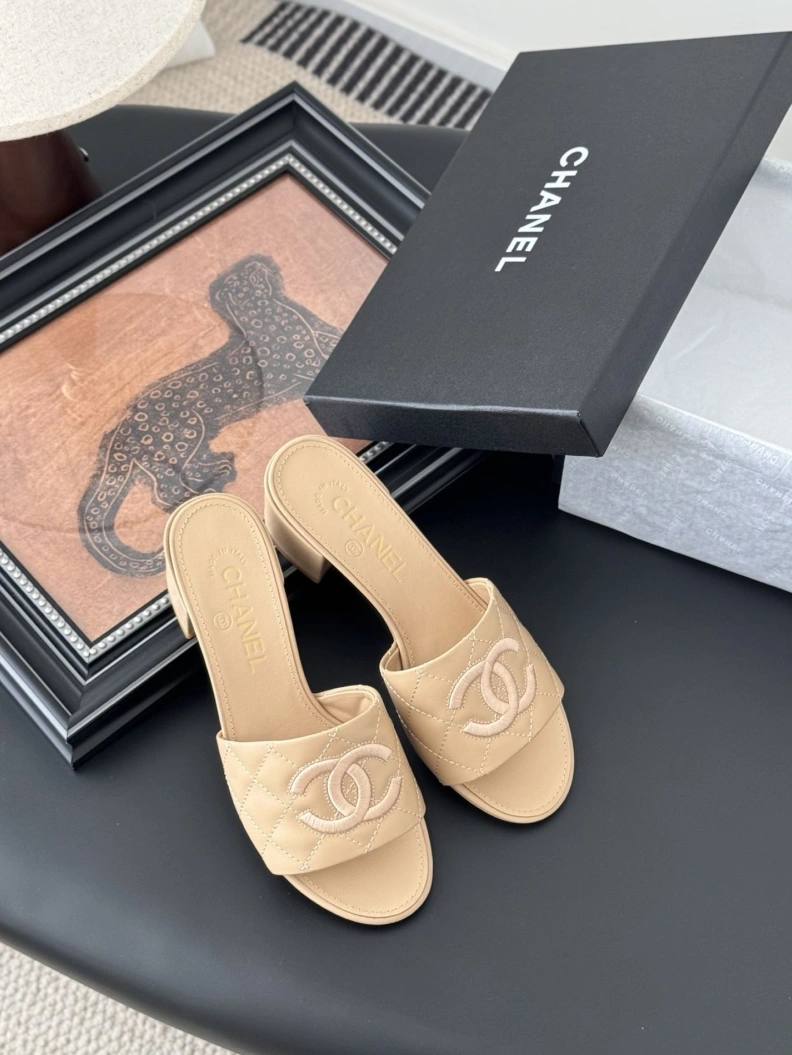 Bold Chxnxl Slippers 119769